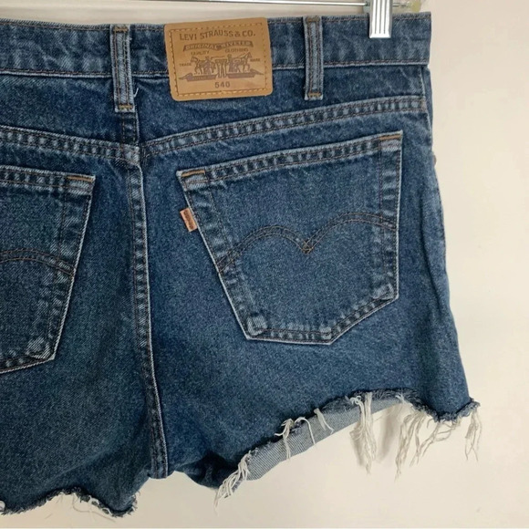 Levi's Dark Wash Distressed Relaxed Fit Cut Off Jean Shorts 32 - Picture 5 of 10